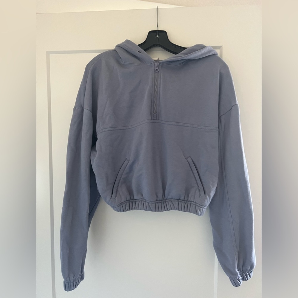 Alo Yoga Cropped Sweatshirt Hoodie- very good condition